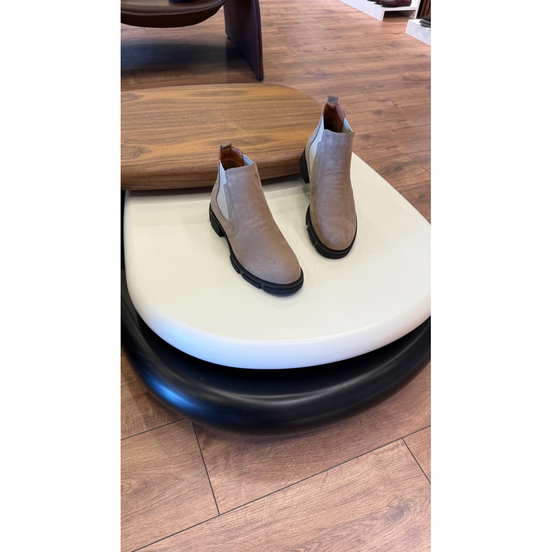 1052 Kısa Bej Nubuk Hakiki Deri Bot