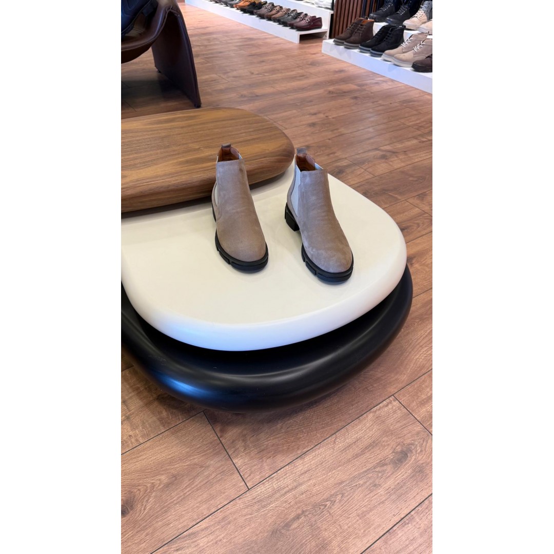 1052 Kısa Bej Nubuk Hakiki Deri Bot